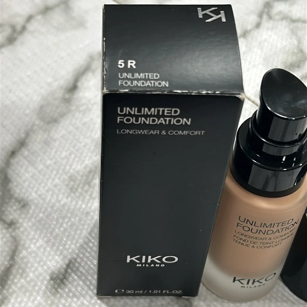 Kiko Unlimited Foundation 5 R 30 ML FULL size NIB